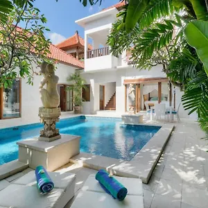Super Value 3 Bed, Seminyak, Walk To Villa